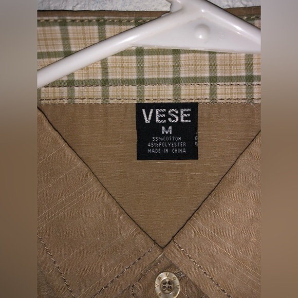 Men’s size M button down short sleeve shirt - Picture 3 of 5